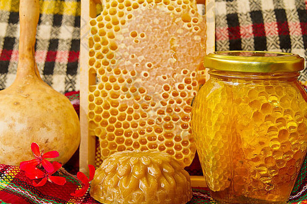 罐子蜂蜜蜂窝蜂蜜产品