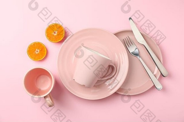 <strong>餐具餐具</strong>粉红色的背景前视图