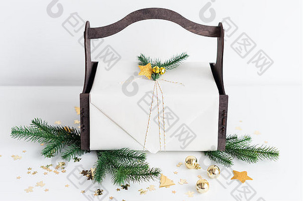 奢侈品一年礼物黄金装饰树分支机构圣诞节礼物木篮子圣诞节背景礼物盒子礼物克里斯特姆