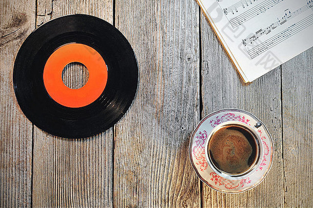 乙烯基记录杯咖啡音乐笔记木表格