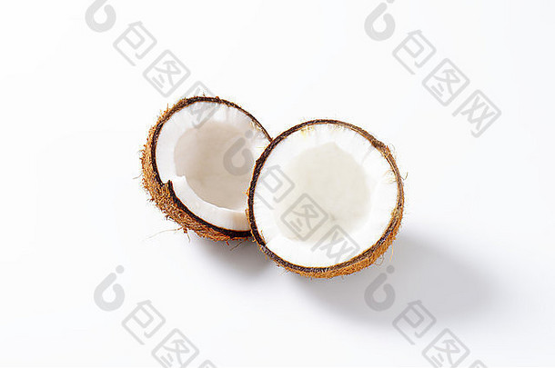 新鲜的椰子减少一半