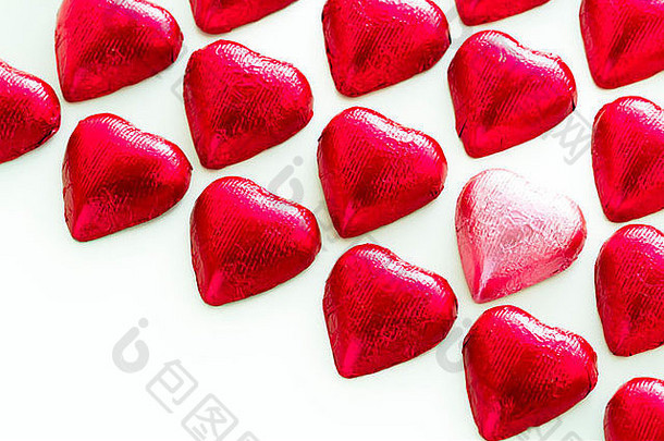 心形状巧克力糖果包装红色的箔情人节一天