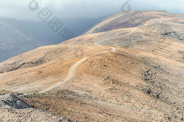 徒步旅行者小道皮科管理最高峰Fuerteventura岛西班牙
