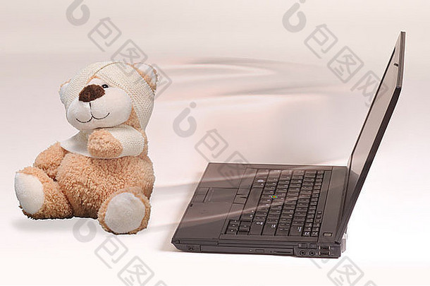 生病的泰迪熊移动PC电脑