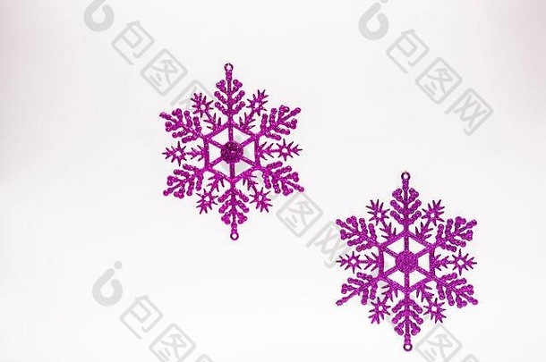 紫色的圣诞节雪花白色背景