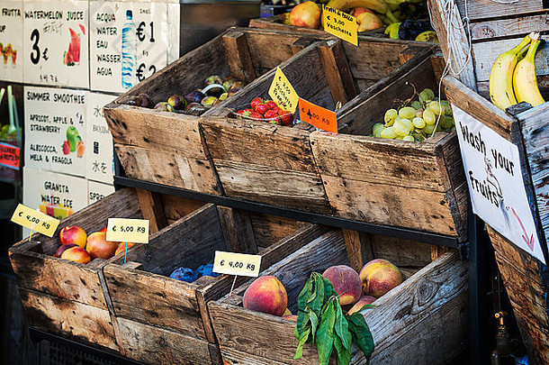照片水果商店中心弗洛伦斯水果暴露木板条箱