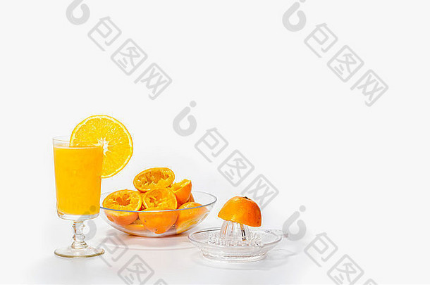 新鲜的橙色汁橙子白色背景