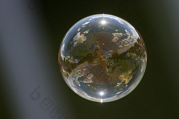 泡沫浮点数温暖的萨默斯一天反映世界