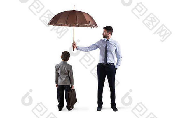商人伞保护孩子概念年轻的经济启动保护