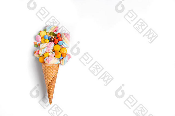 冰奶油锥平躺图像色彩斑斓的糖果包装锥