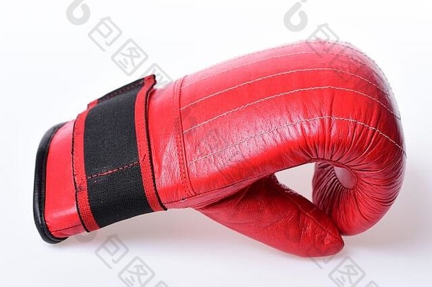 拳击手套项说谎关闭保护强度概念拳击手套红色的颜色孤立的白色背景皮革盒子设备战斗培训