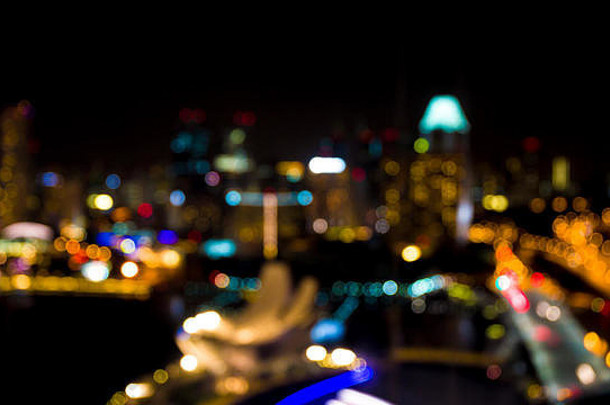 背景色彩斑斓的散景城市景观晚上