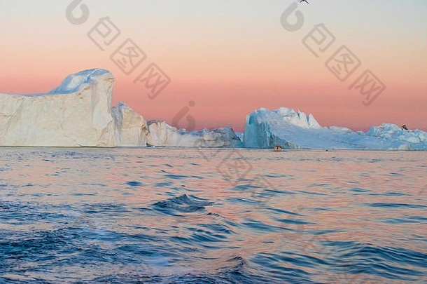 惊人的冰山景观午夜太阳颜色口冰峡湾伊卢利萨特格陵兰岛