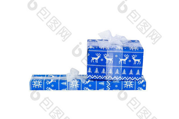 集团圣诞节假期手工制作的现在蓝色的纸白色丝带孤立的白色背景前视图感恩节礼物盒子