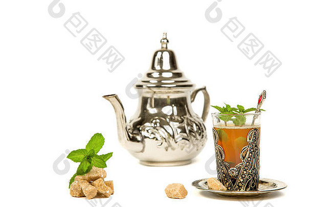 真正的摩洛哥薄荷茶原始杯茶壶白色背景