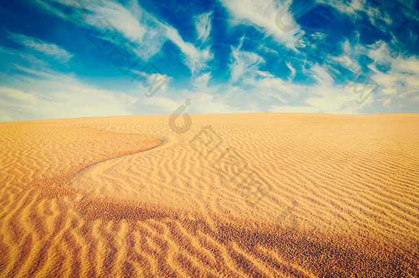白色沙子沙丘日出梅越南