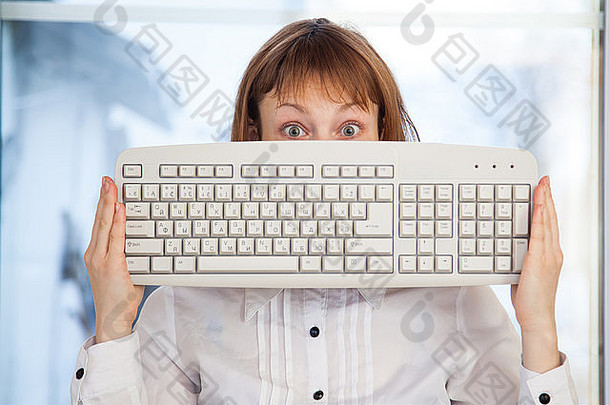 女人持有键盘
