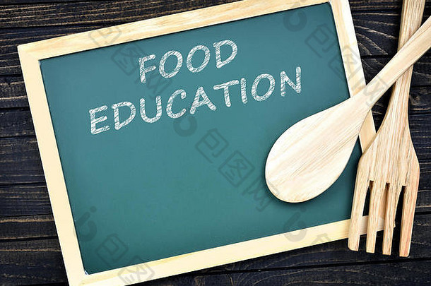 食物教育文本绿色董事会叉勺子木表格
