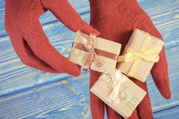 古董照片手女人红色的羊毛手套包装礼物圣诞节情人节生日庆祝活动