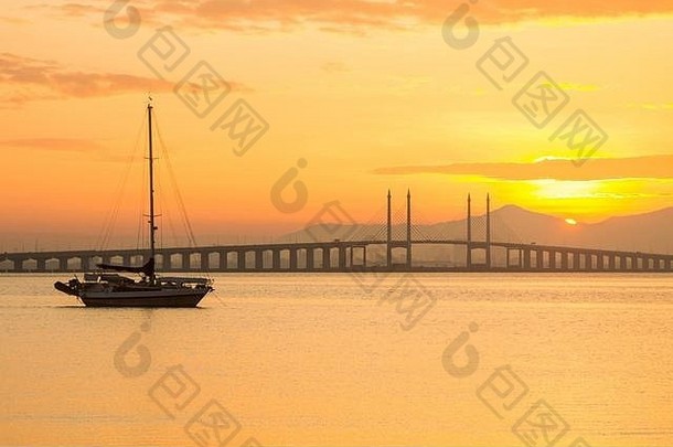 美丽的日出视图槟城桥船乔治小镇槟城马来西亚
