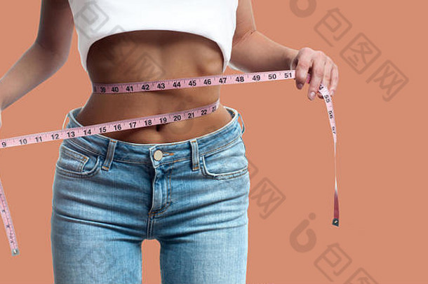 饮食概念女人测量腰重量损失柔和的背景