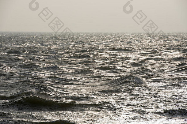 水表面多风的一天北海波粗糙的海