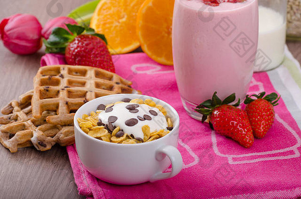 草莓奶昔玉米片健康的早餐