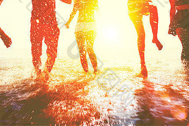 友谊自由海滩夏天假期概念