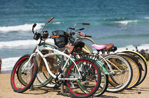 集团有轮子的自行车海岸的<strong>三月三</strong>迭戈加州