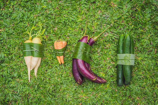 环保产品包装概念蔬菜包装香蕉叶替代塑料袋浪费概念替代