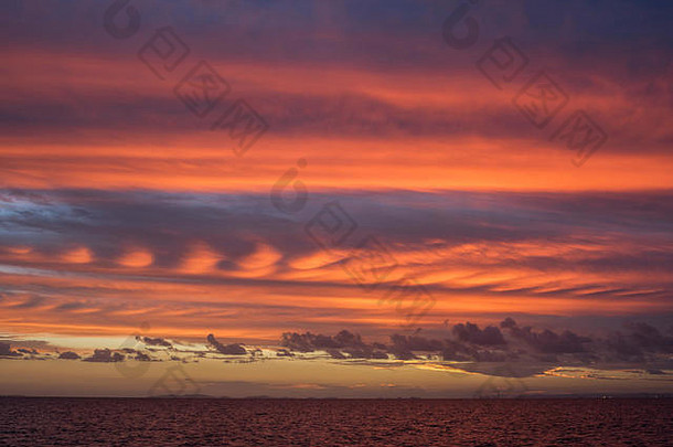 美丽的日落晚上天空遥远的视图布里斯班莫顿岛昆士兰澳大利亚