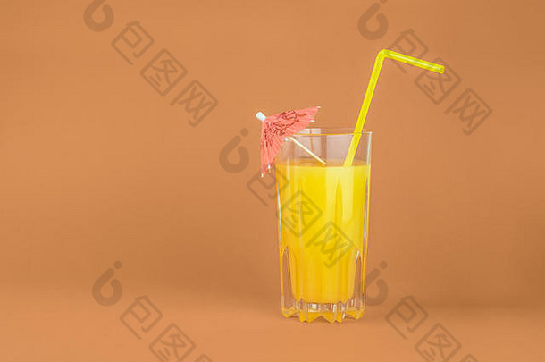 橙色鸡尾酒喝红色的<strong>背景图</strong>像柑橘类汁玻璃明亮的<strong>简约</strong>环境