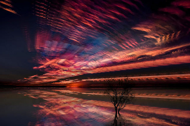 树水多云的色彩斑斓的日落小径云天空反映了水