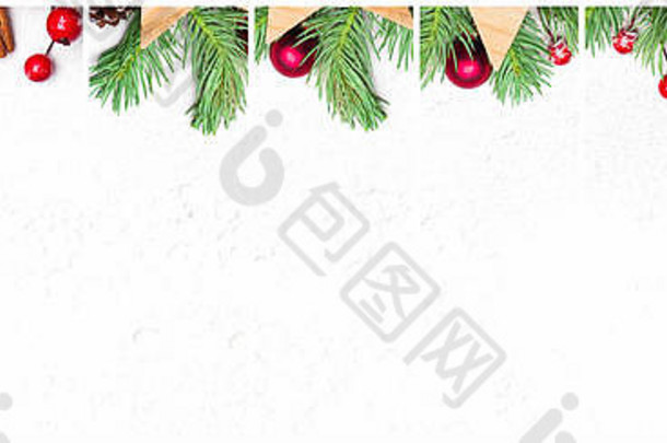 拼贴画圣诞节装饰作文集绿色圣诞节冷杉分支红色的冬青浆果装饰物白色背景