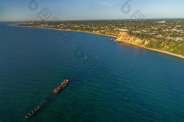 空中视图历史海难HMVS冥府守门狗海岸黑色的岩石郊区日落墨尔本维多利亚澳大利亚