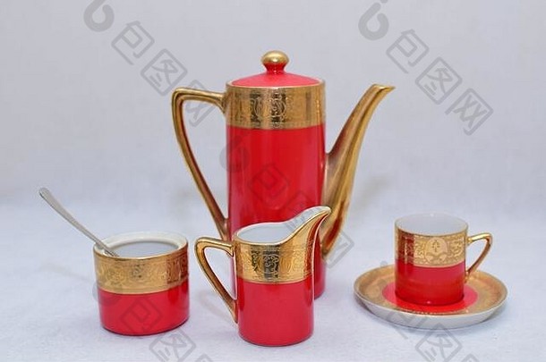 模拟设计集优雅的传统的色彩斑斓的红色的黄金传统的咖啡杯茶杯杯的板饮料器皿