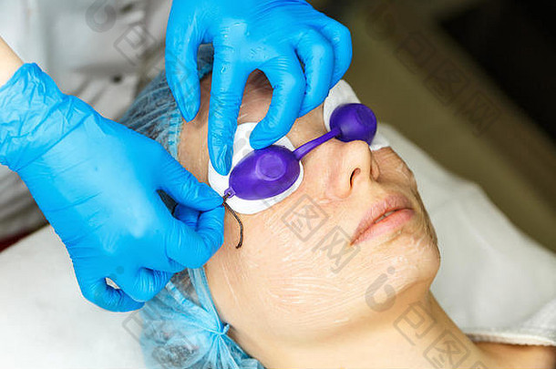 美沙龙激光rf-rejuvenation值得信赖复兴过程拍摄特写镜头审美面部治疗皮肤护理平滑皱纹刺激物