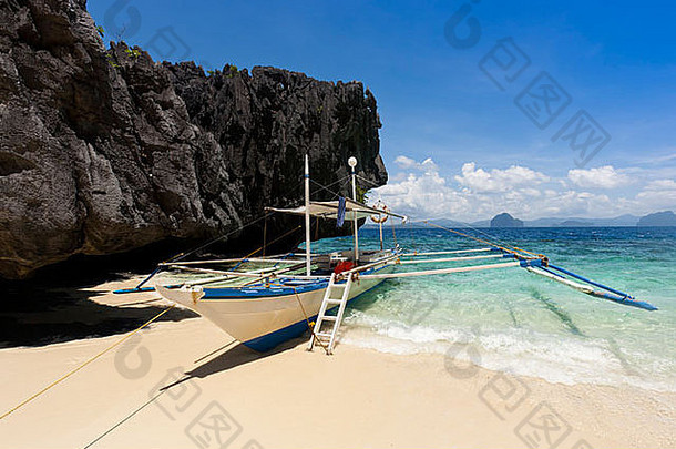 停泊银行船海滩托儿所巴拉望省菲律宾