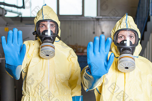 埃博拉病毒报警援助工人禁止访问佩普个人保护设备