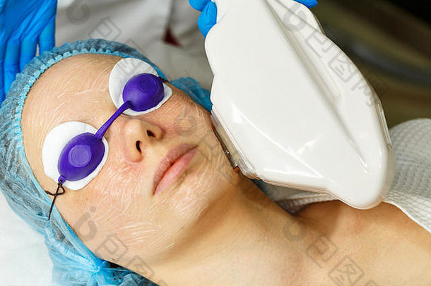 美沙龙激光rf-rejuvenation值得信赖复兴过程拍摄特写镜头审美面部治疗皮肤护理平滑皱纹刺激物