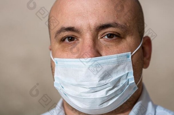 生病的年轻的男人。医疗保护脸面具说明了流感大流行冠状<strong>病毒</strong>疾病模糊背景科维德爆发欧洲流感乔克