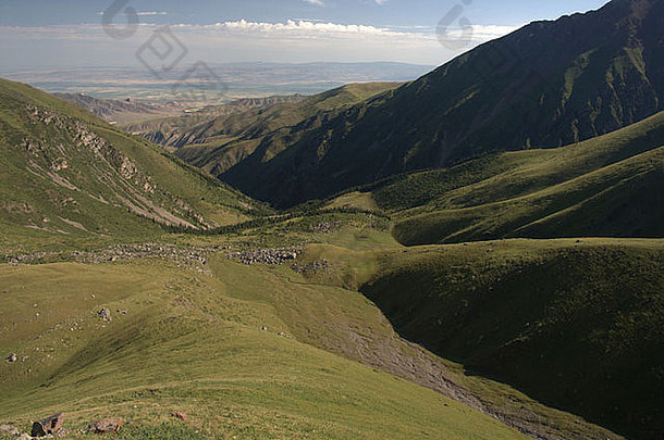 科尔托谷视图哈萨克斯坦草原柯尔克孜族脊天山山脉吉尔吉斯斯坦