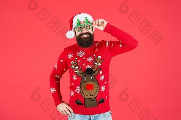 给<strong>大</strong>切有趣的赶时髦的人针织毛衣针织品时尚冬天假期庆祝<strong>活动</strong>有胡子的男人。圣诞老人他红色的墙圣诞节男人。圣诞节<strong>聚</strong>会，派对眼镜快乐一年