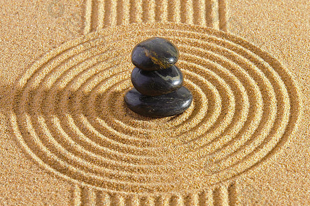 日本Zen花园宁静石头变形沙子