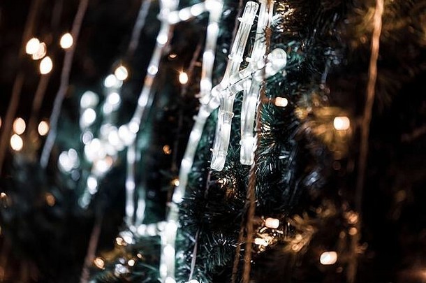 圣诞节发光的雪花圣诞节树