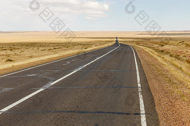 沥青路扎门乌德赛因山德号高速公路蒙古美丽的景观戈壁沙漠蒙古