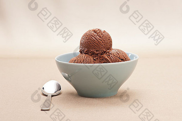 巧克力冰奶油米色背景