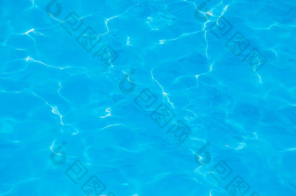 蓝色的水游泳池