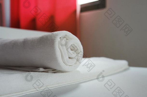 白色毛巾酒店房间