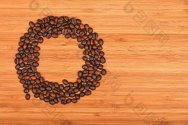 圆形状的咖啡豆子烤Arabica表示豆子框架木竹子董事会背景